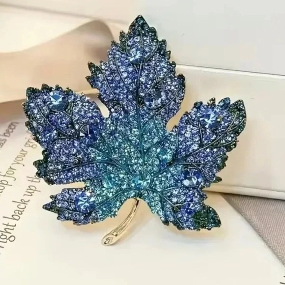 Red Maple Leaf Blue Crystal Brooch - Picture 7 of 8